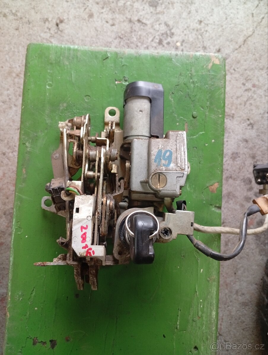 Mercedes w124 kombi zámek kufru - 2