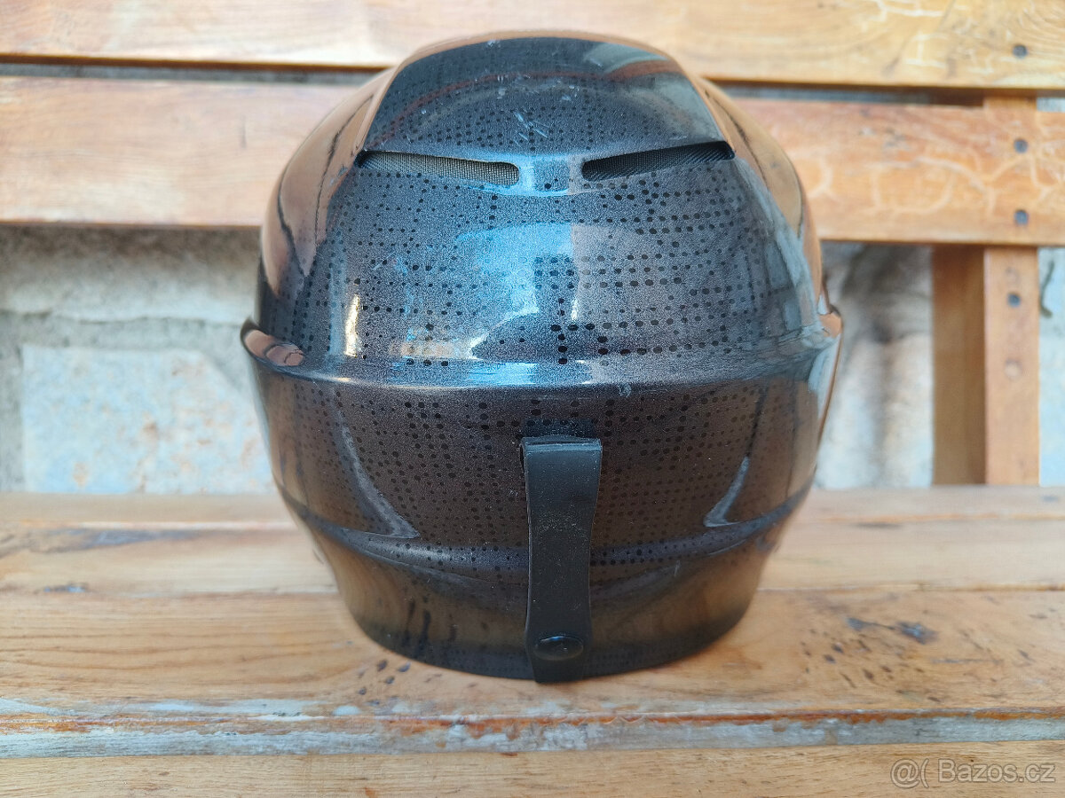 Prodám velmi zachovalou lyžařskou soupravu použitou tak 4x - 2