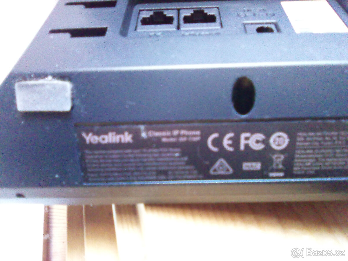 Pevny IP telefon Yealink - 2