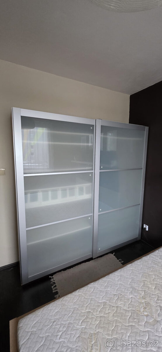 Velká šatní skříň Ikea - 2