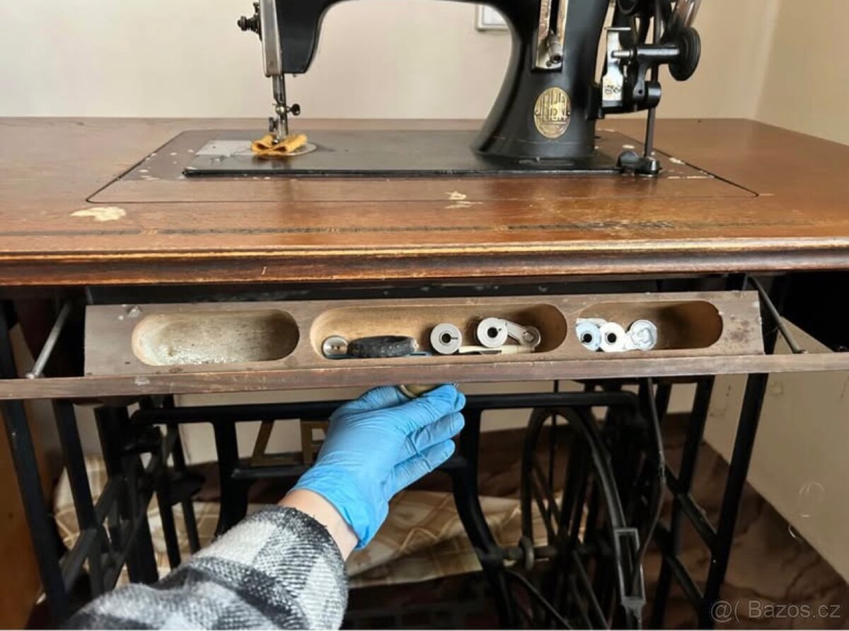 Lada šicí stroj - 2