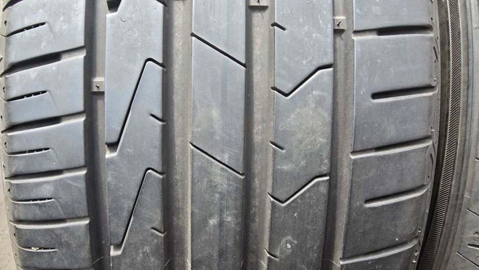 Letní pneu 225/40/18 Hankook - 2