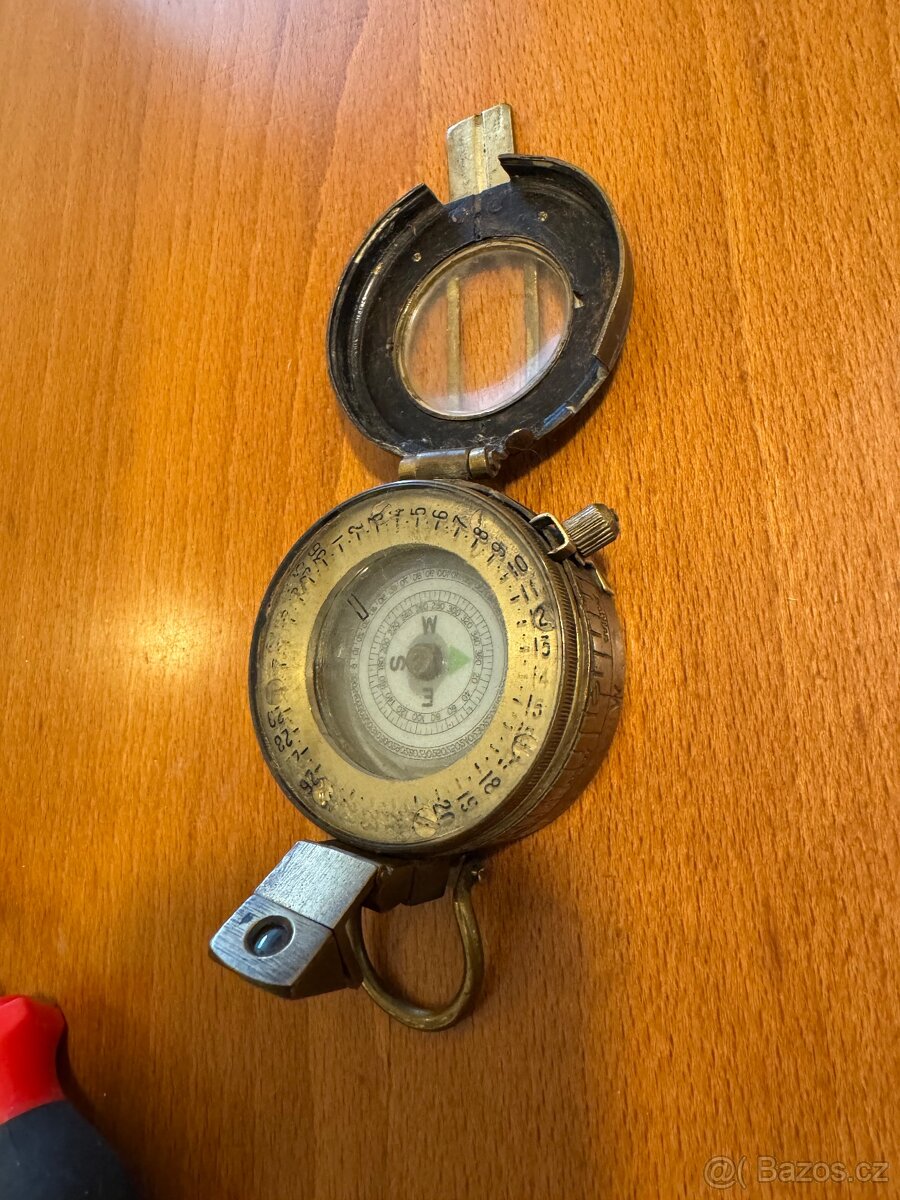 Starý vojenský kompas - 2