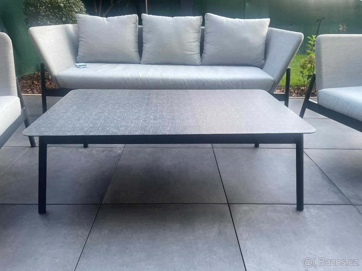 Zahradní stůl- nový - 2