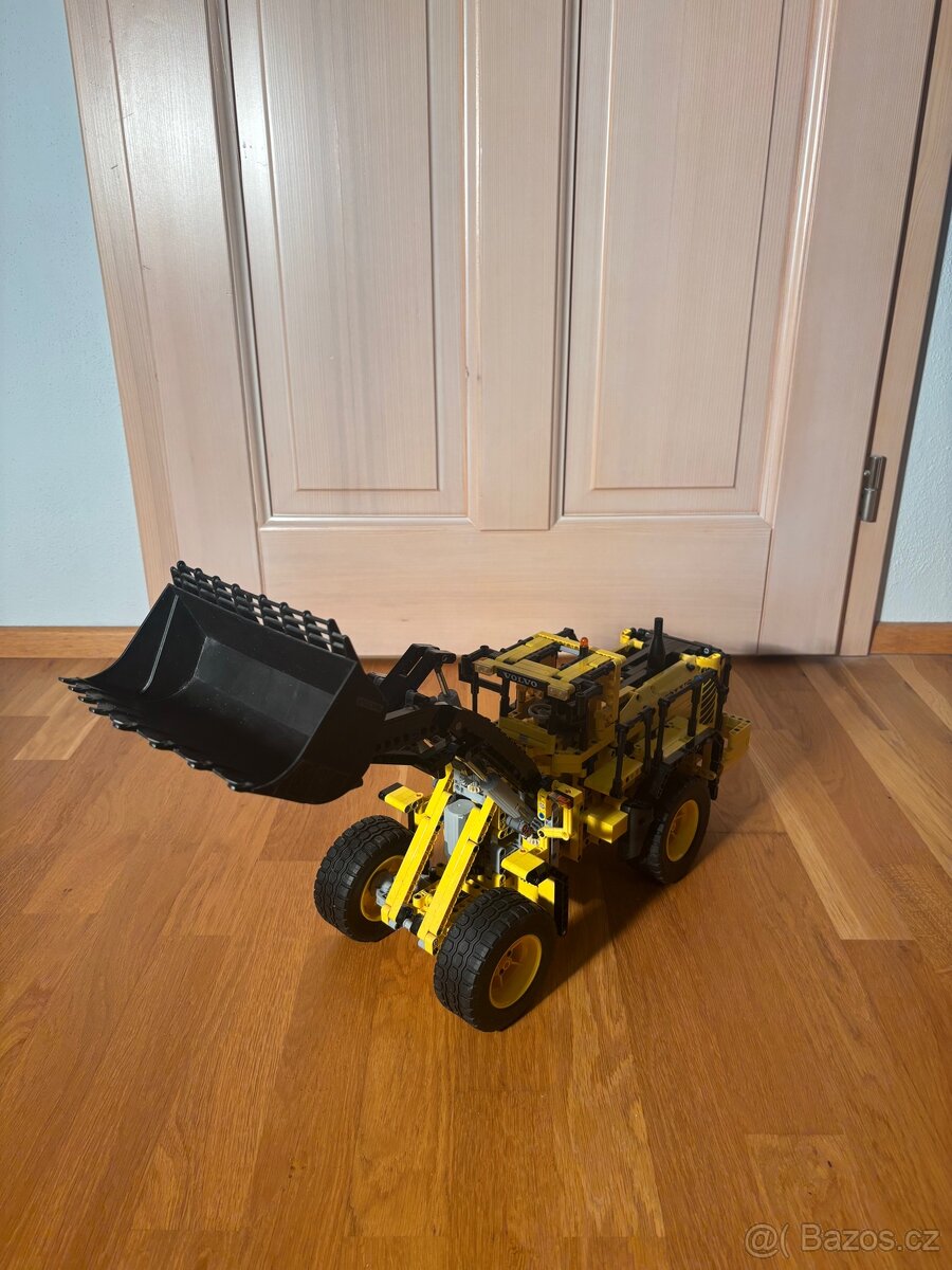 Lego 42030 - Volvo L350F (krabica + návod) - 2