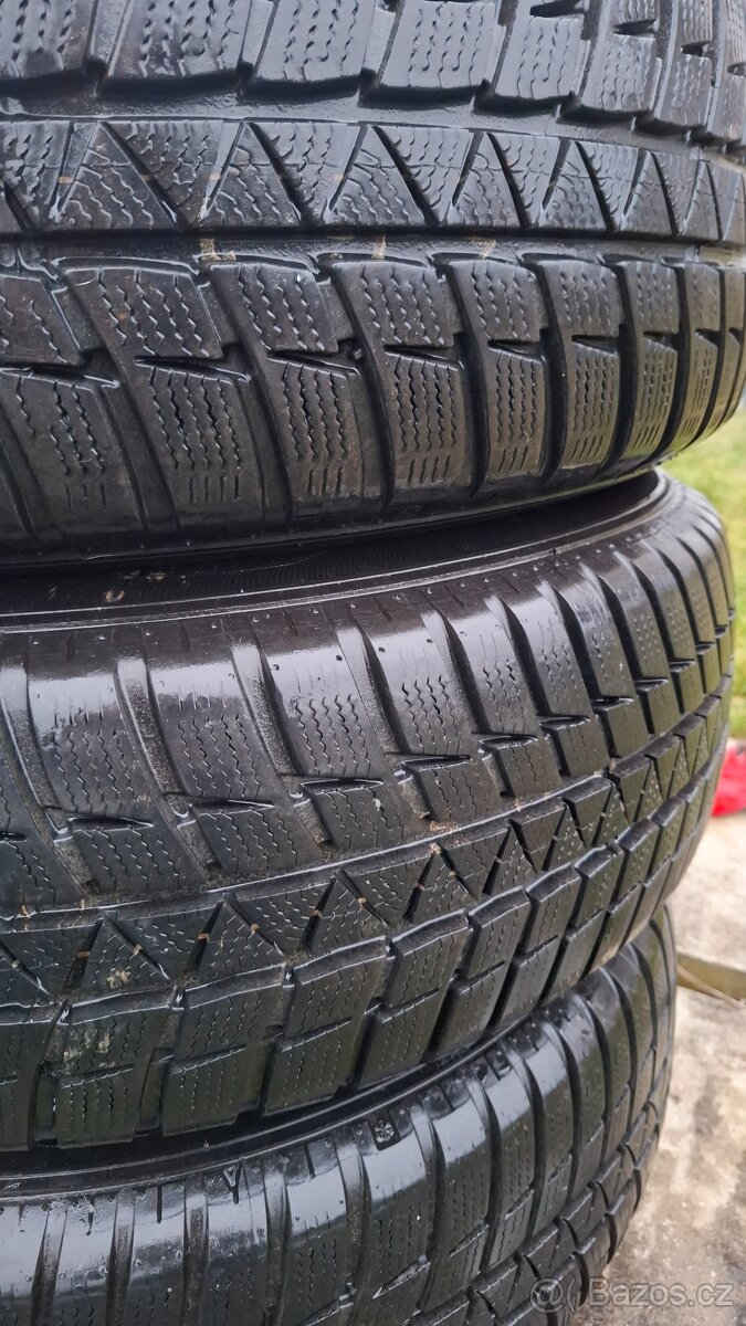 Zimní pneu 215/65 R16 - 2