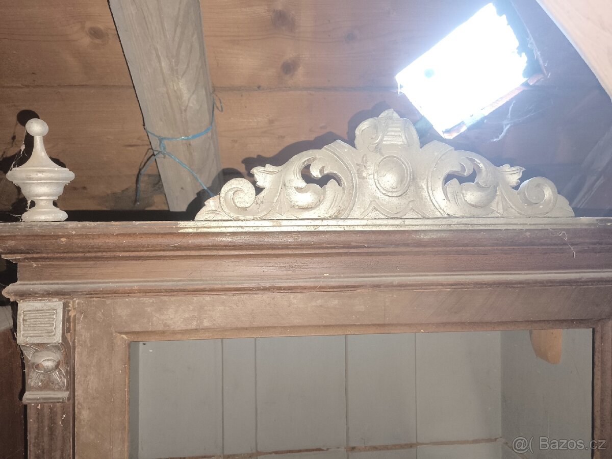 Skříň, vitrína - 2