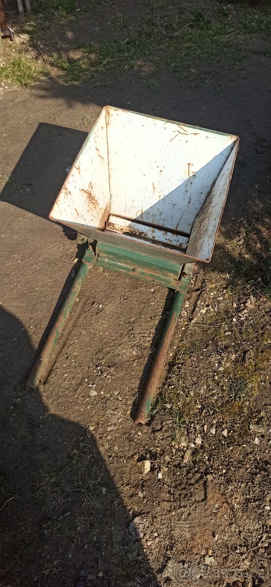 Prodám drtič hroznů - 2