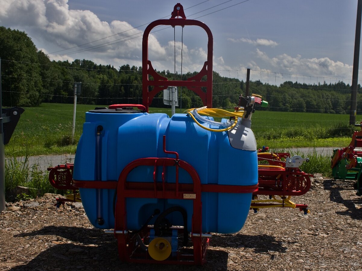 Postřikovač B 800/15 – polní postřikovač - 2
