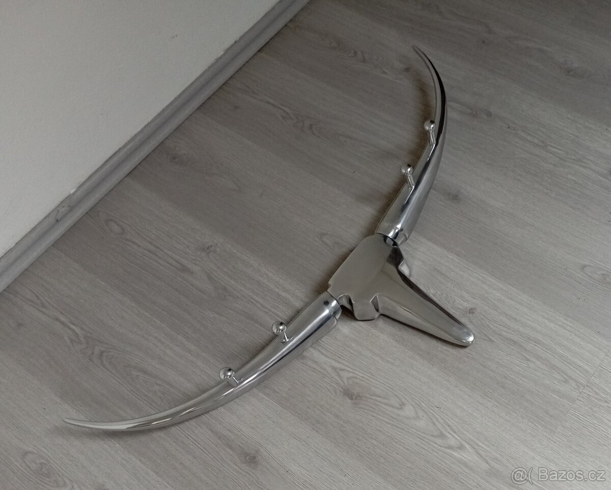 Designový věšák ve stylu býčí hlavy - 2