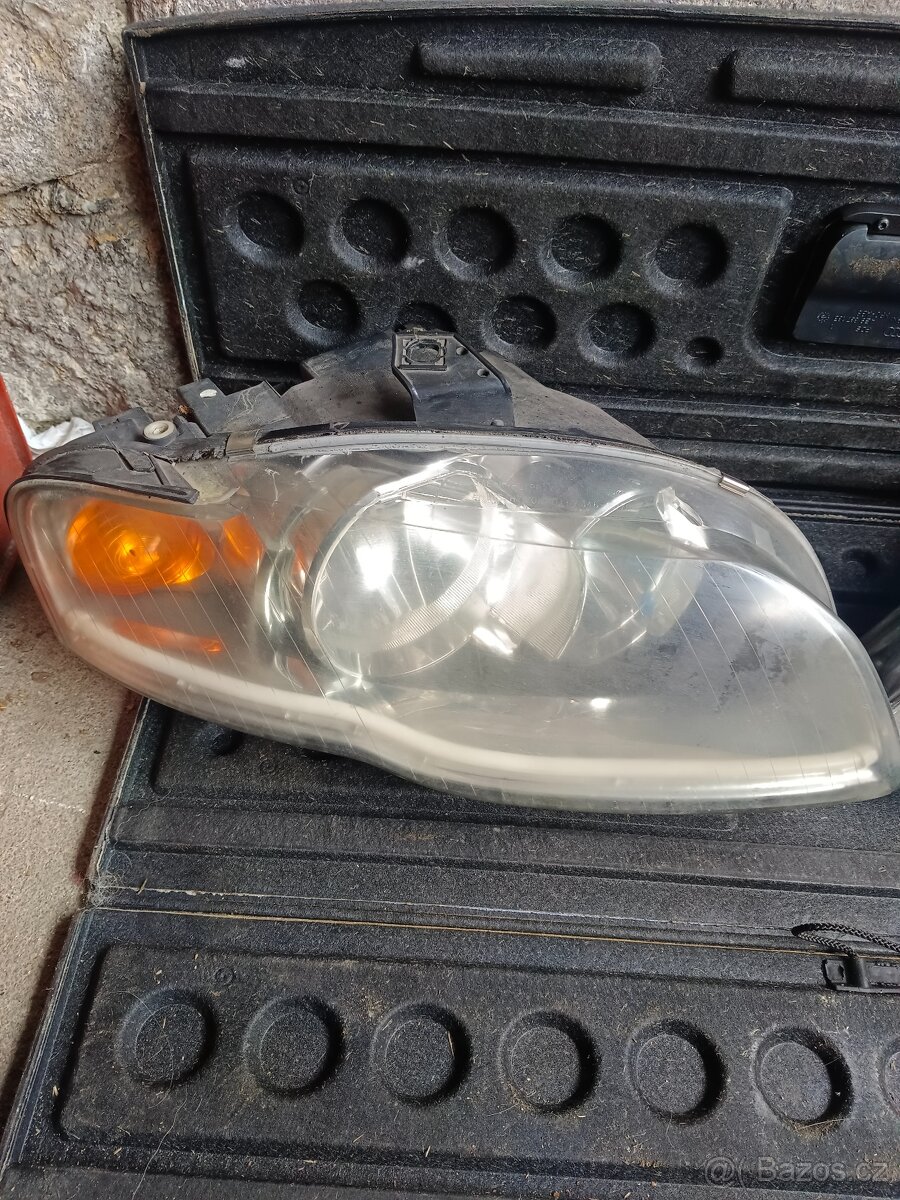 Přední světla Audi A4 B7 - 2
