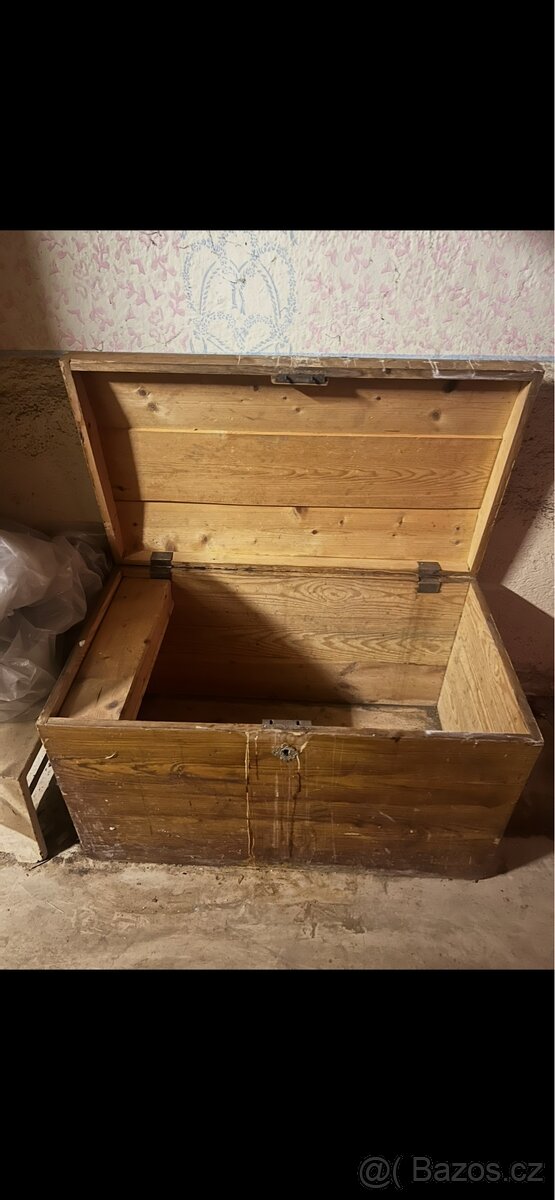 Starožitná dřevěná truhla - 2