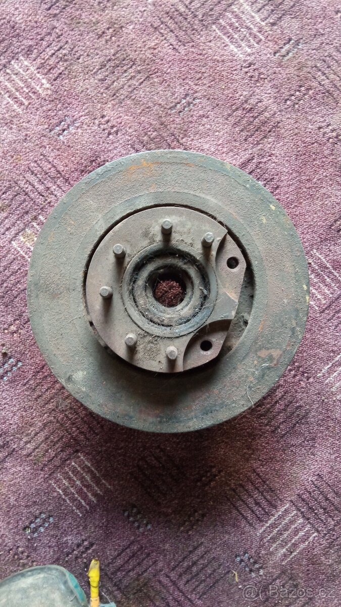 Tatra 613 zadní náboj / kotouč - 2