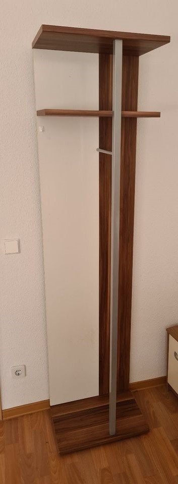 Věšák předsíňový. - 2