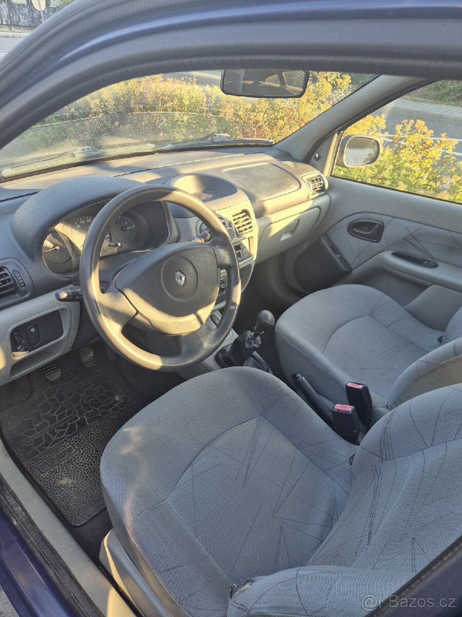 2002 Renault Thalia - 2