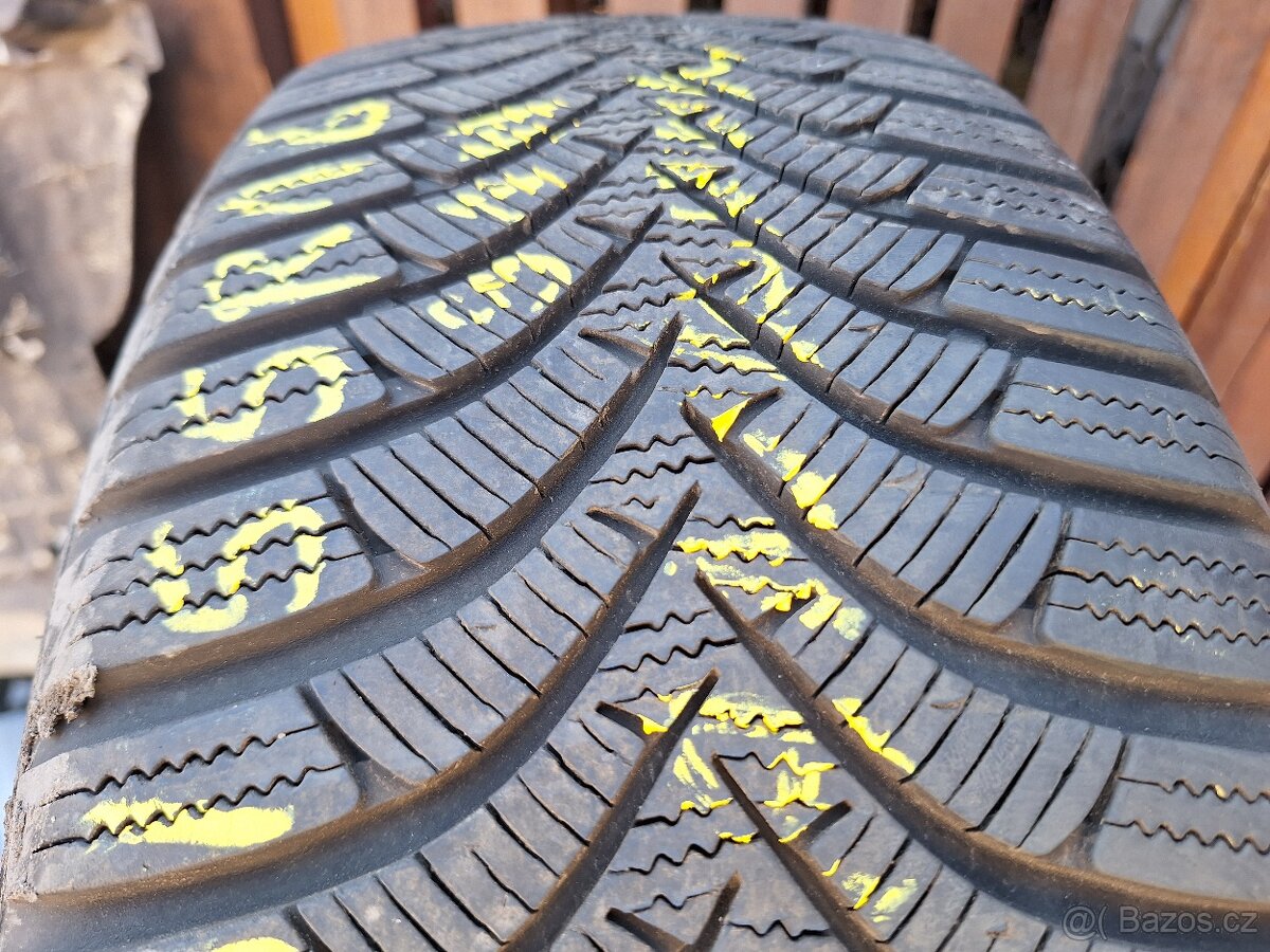Prodám zimní pneu 205/55/16 Hankook - 2