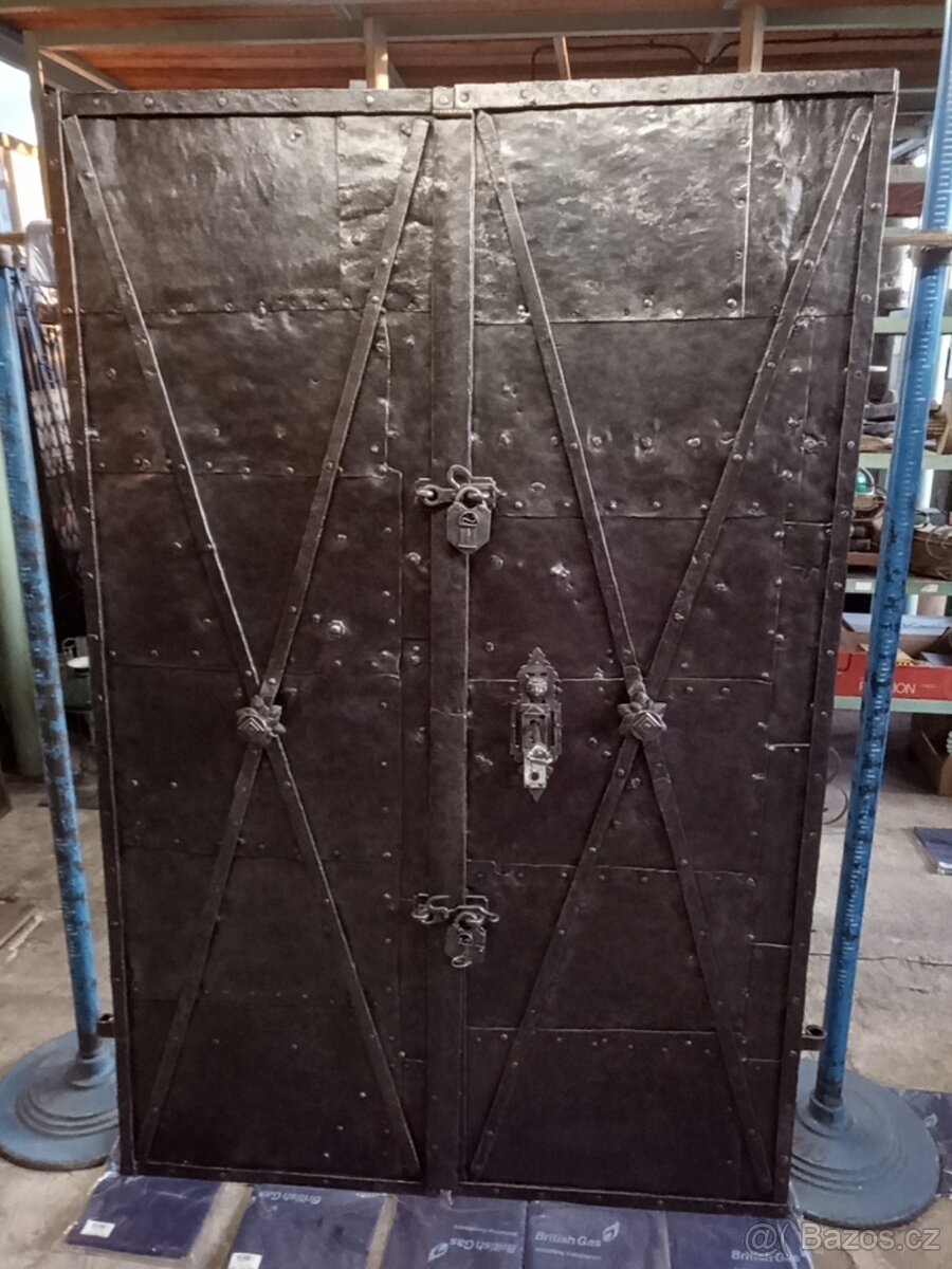 Historické kované klasicistní dveře - 2