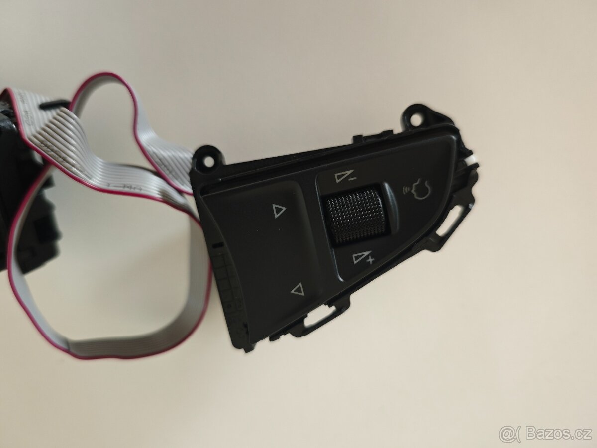 Multifunkční tlačítka na volant O3 - 2