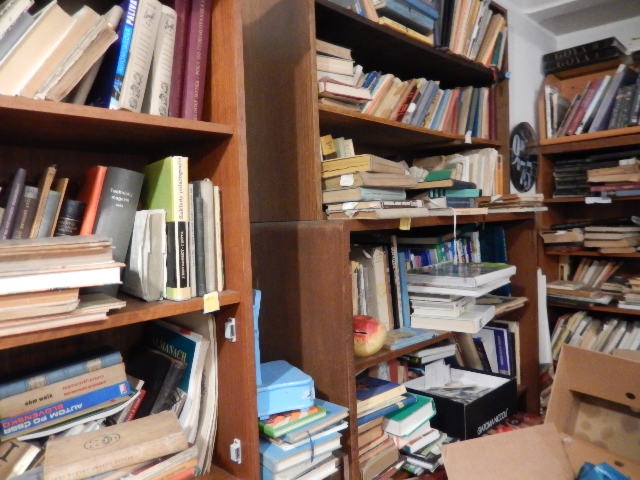 Knihy- větší množství, různé žánry, cena 10,-Kč za knihu - 2