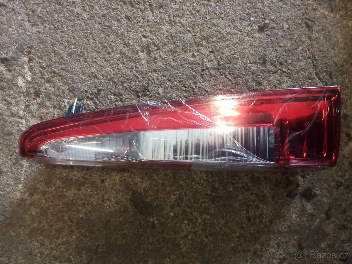 Master III Pravé zadní světlo (2010) - 2