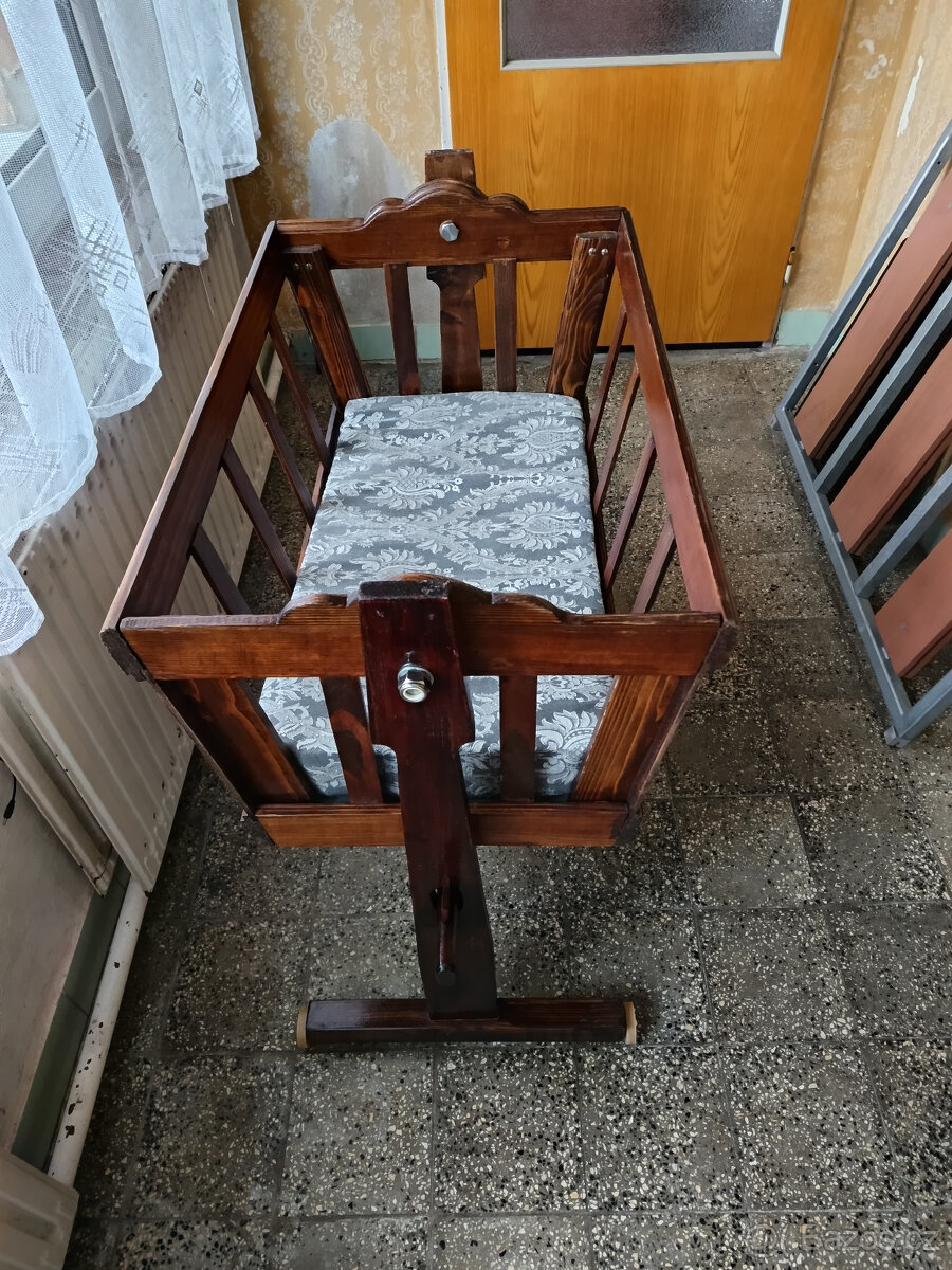 DŘEVĚNÁ KOLÉBKA - 2