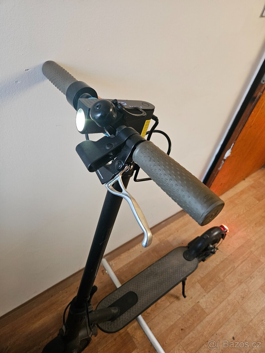 Elektrokoloběžka Xiaomi Mi Electric Scooter 3 - 2