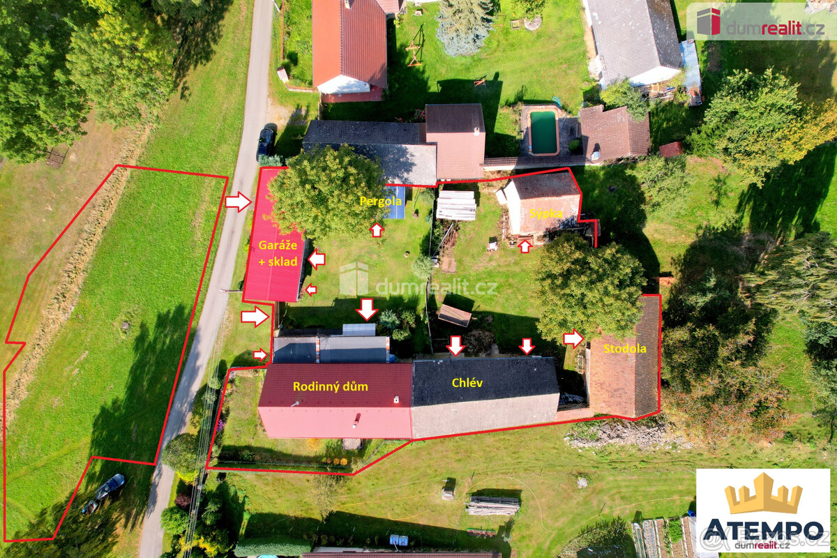 K prodeji, rodinný dům s garážemi, chlévy, stodolou, sýpkou - 2