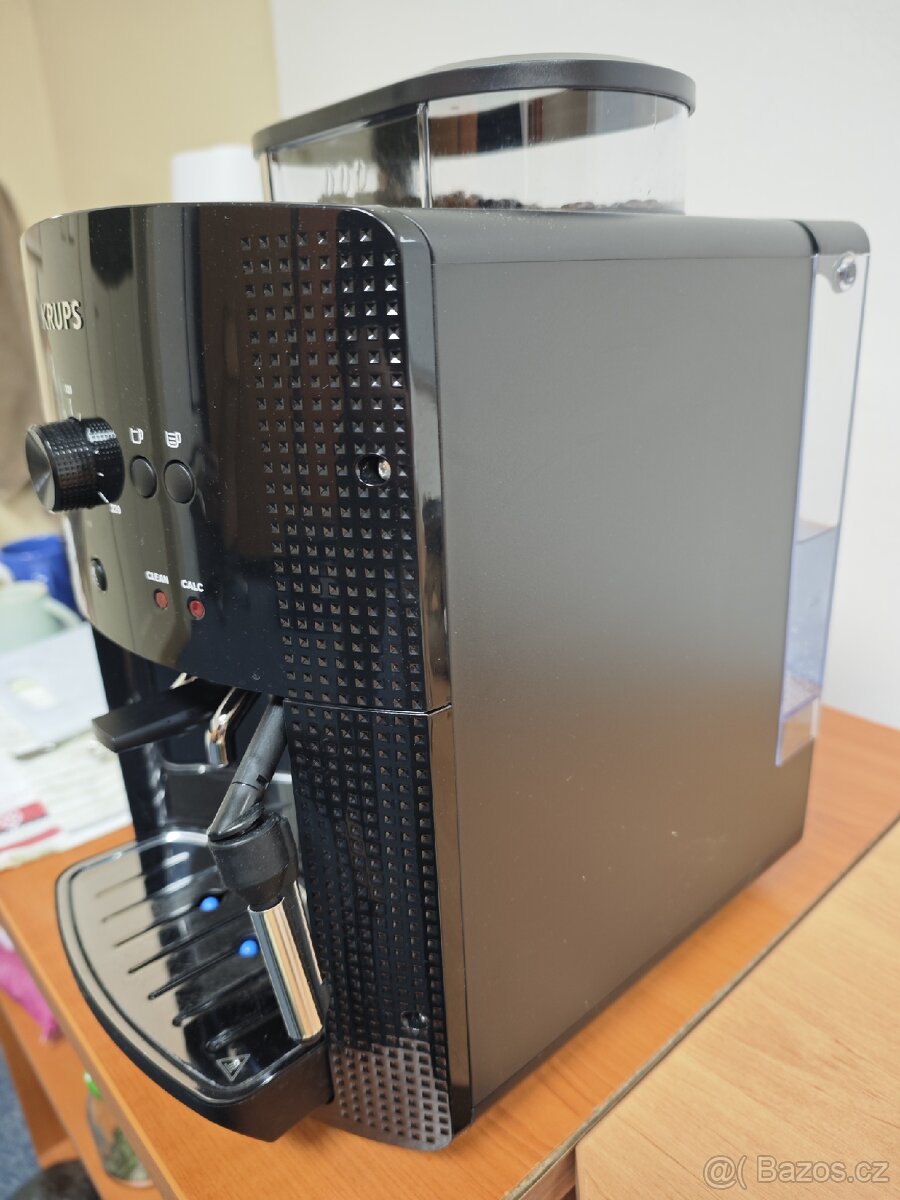 Automatický kávovar Krups EA81 Essential Roma - 2
