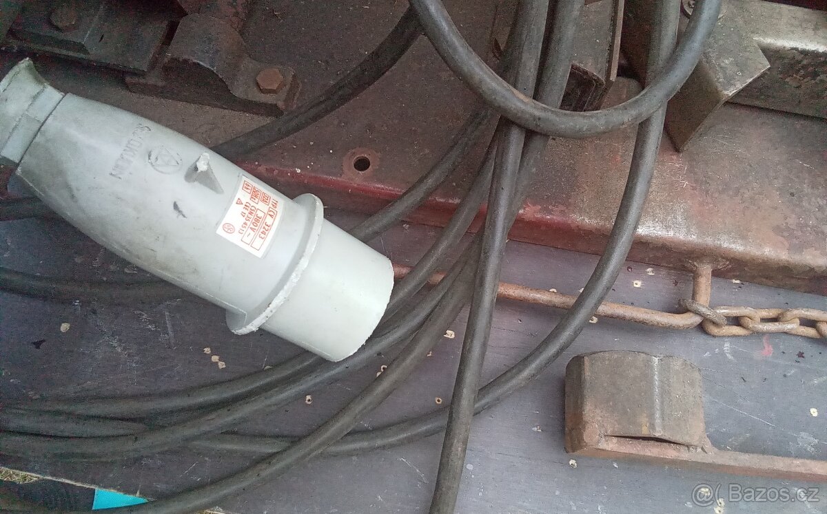 STOLNÍ KOTOUČOVÁ PILA NA KOV - 2