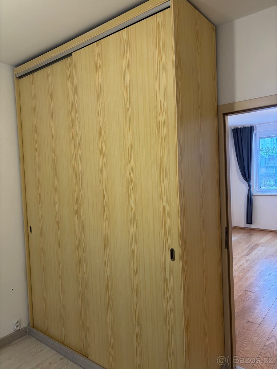 Šatní skříň - 2
