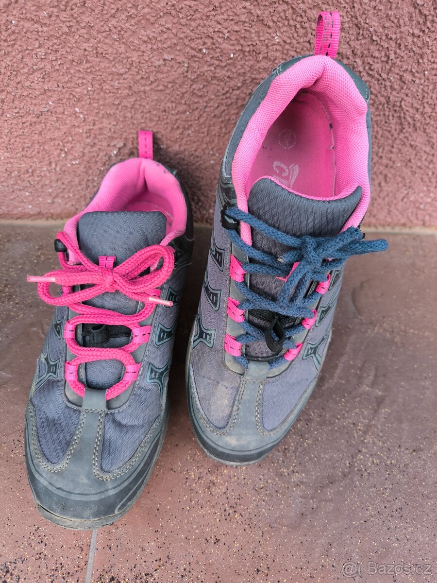 Dívčí MTB boty (nášlapy) č. 38 - 2