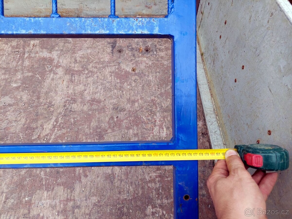 Dělící ochranná mříž korby - 2