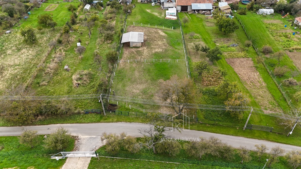 Pozemek vhodný k výstavbě rodinného domu, 651 m² - 2