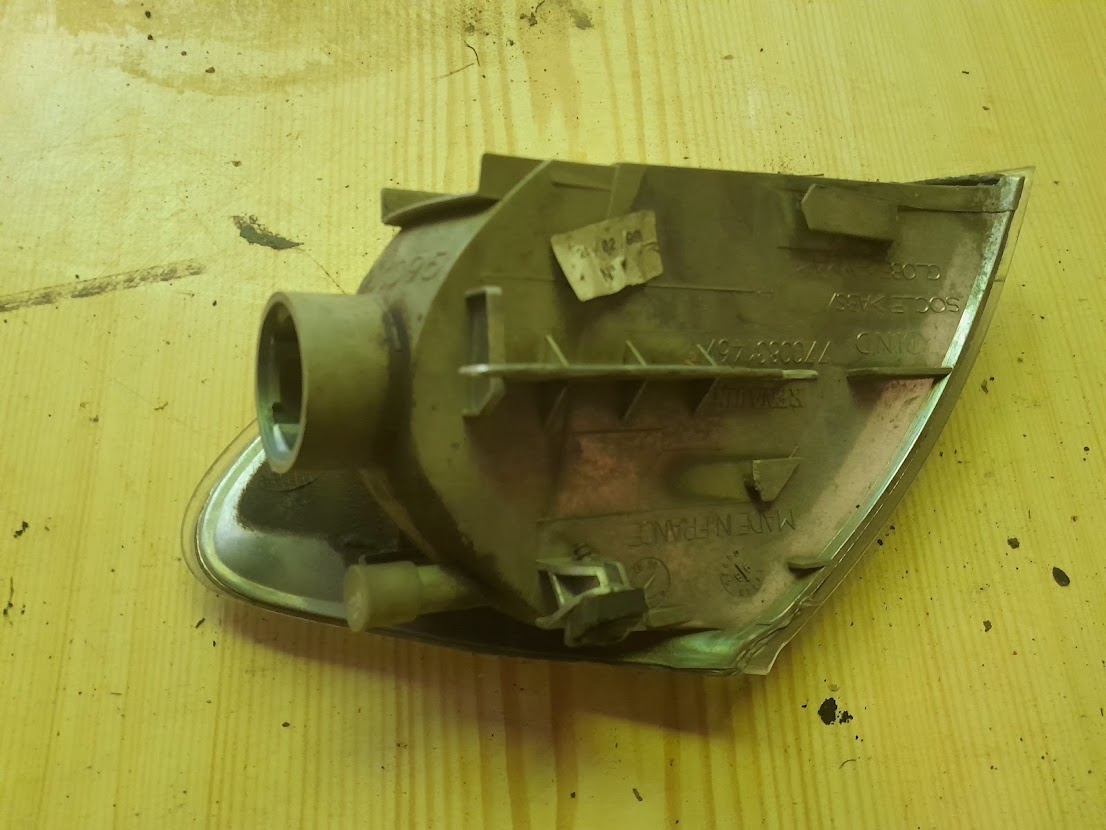 Na Renault Scenic pravý blinkr - 2