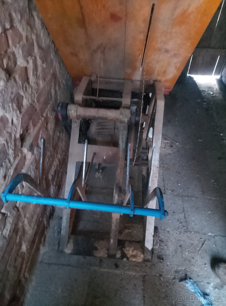 Prodám cirkulárku s kolébkou - 2