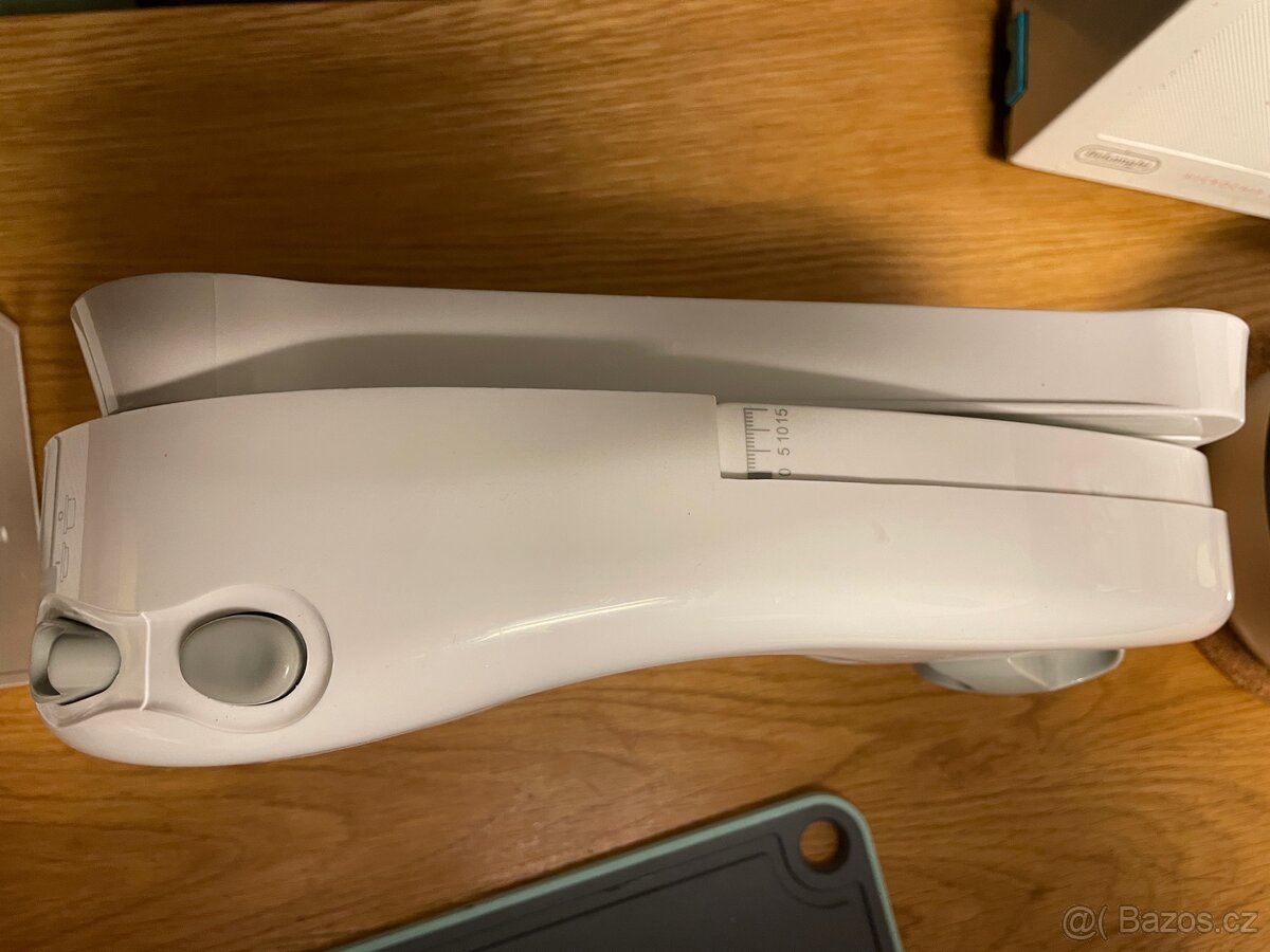 elektrický kráječ / nářezák na chleba - 2