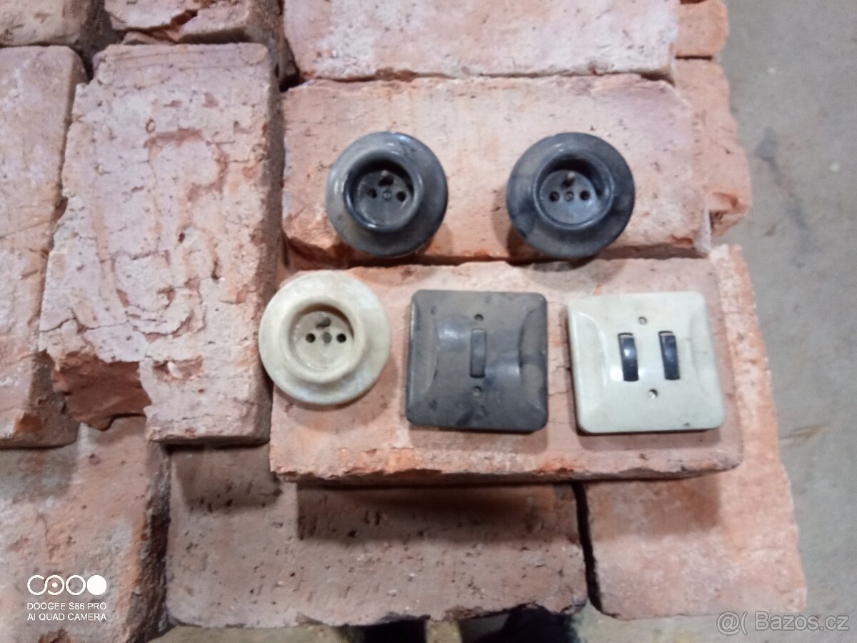 Bakelitové vypínače a zásuvky - 2