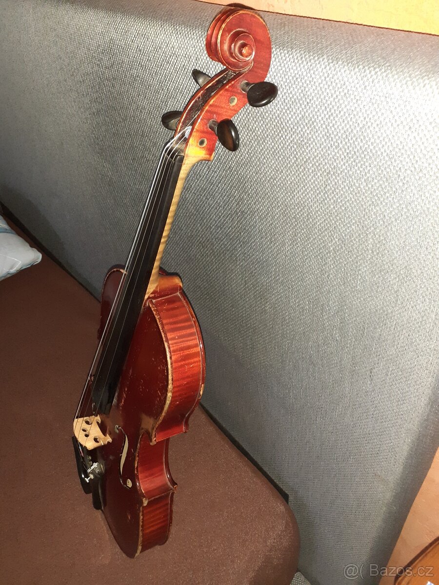 Celé housle Cremona. - 2