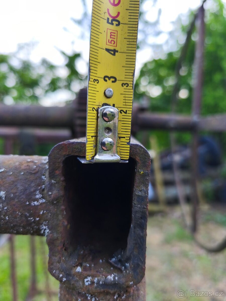 Fixační paznehtářská klec na skot - 2