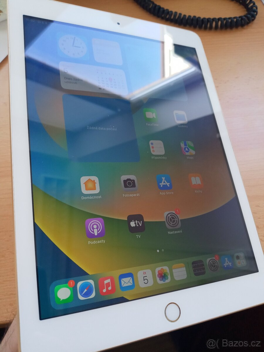 Apple iPad 9.7" (2017) 32GB Wi-Fi - 2
