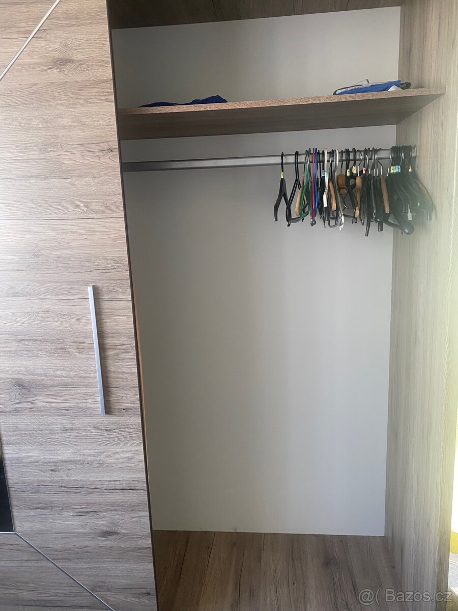 Šatní skříň - 2
