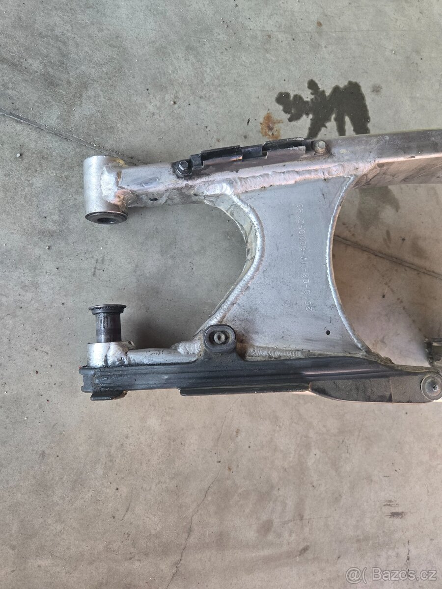 Zadní kyvna vidlice husqvarna 125