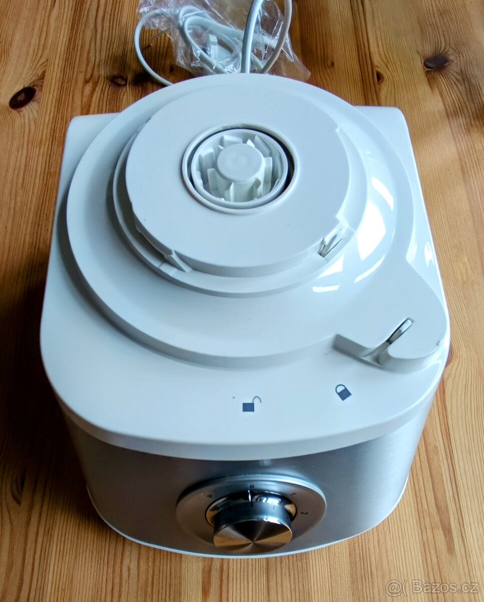 Kuchyňský robot TCHIBO - 2