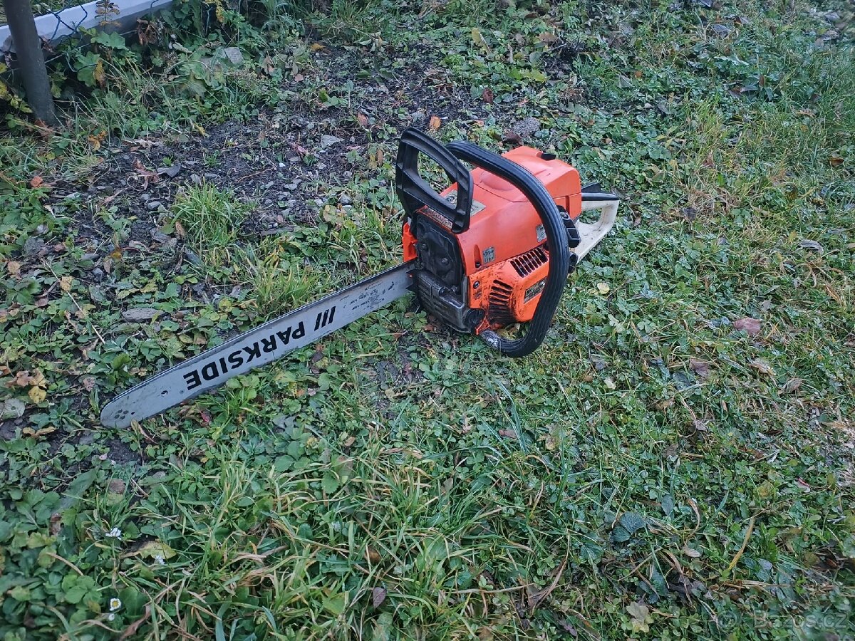 Stará plně funkční spolehlivá motorová pila - 2