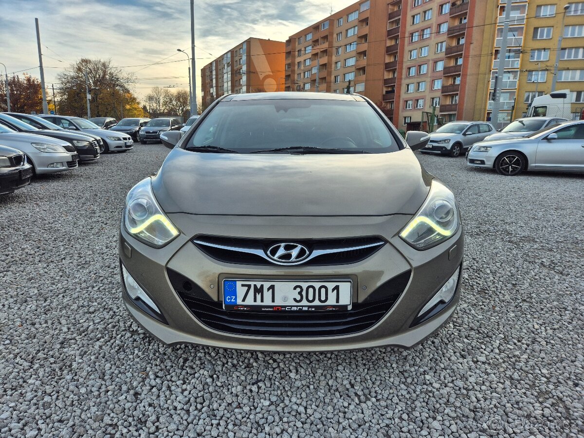 Hyundai i40,1.7CRDi,100KW,PLNÁ VÝBAVA,LED,WEBASTO,R.V.2014 - 2