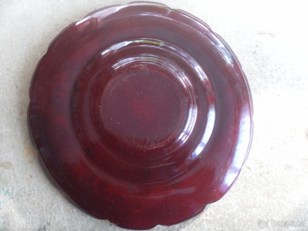 Starý malovaný, skleněný talíř. - 2