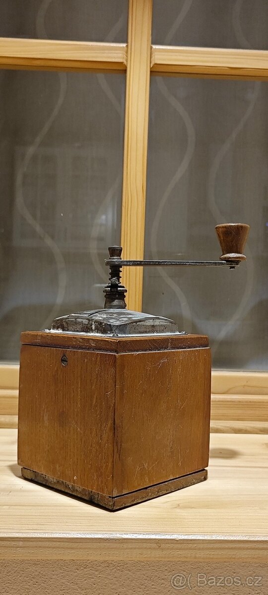 Mlýnek na kávu. - 2