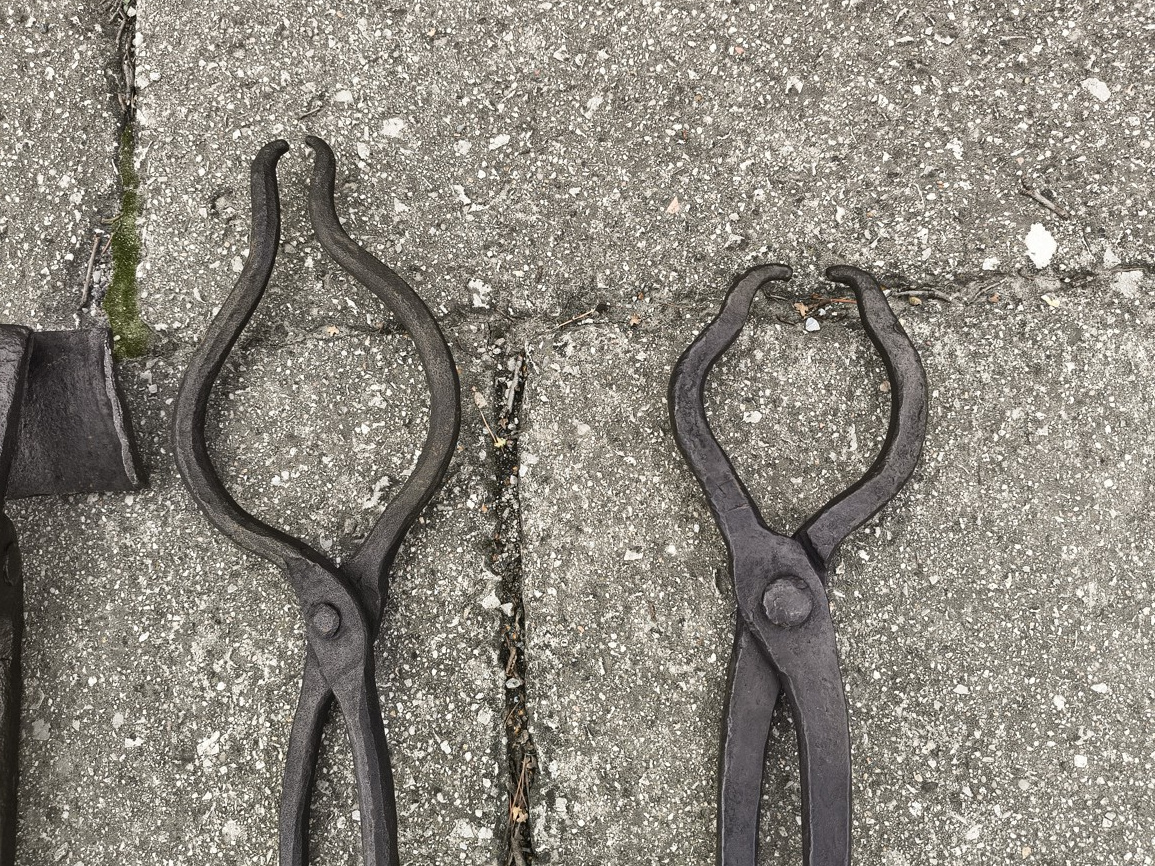 Kovárske klešte ,náradi,kladiva ,sekera,nebozez 996 - 2