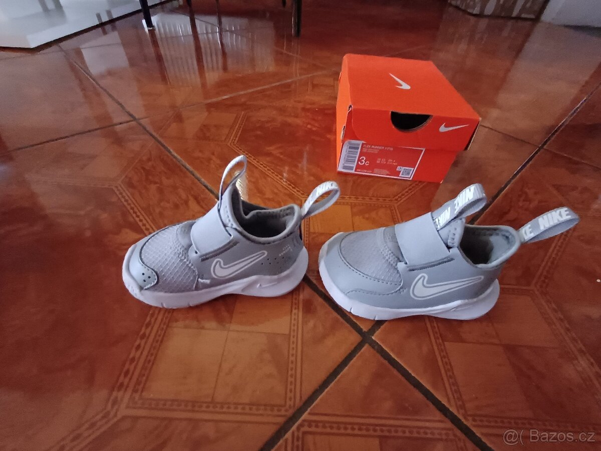 Tenisky zn. Nike, vel. 18.5 (až 19) - 2