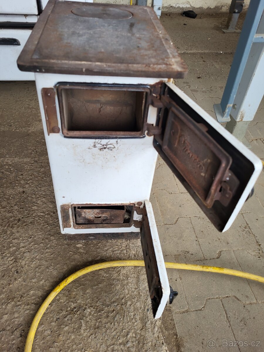 Staré kamna retro - 2